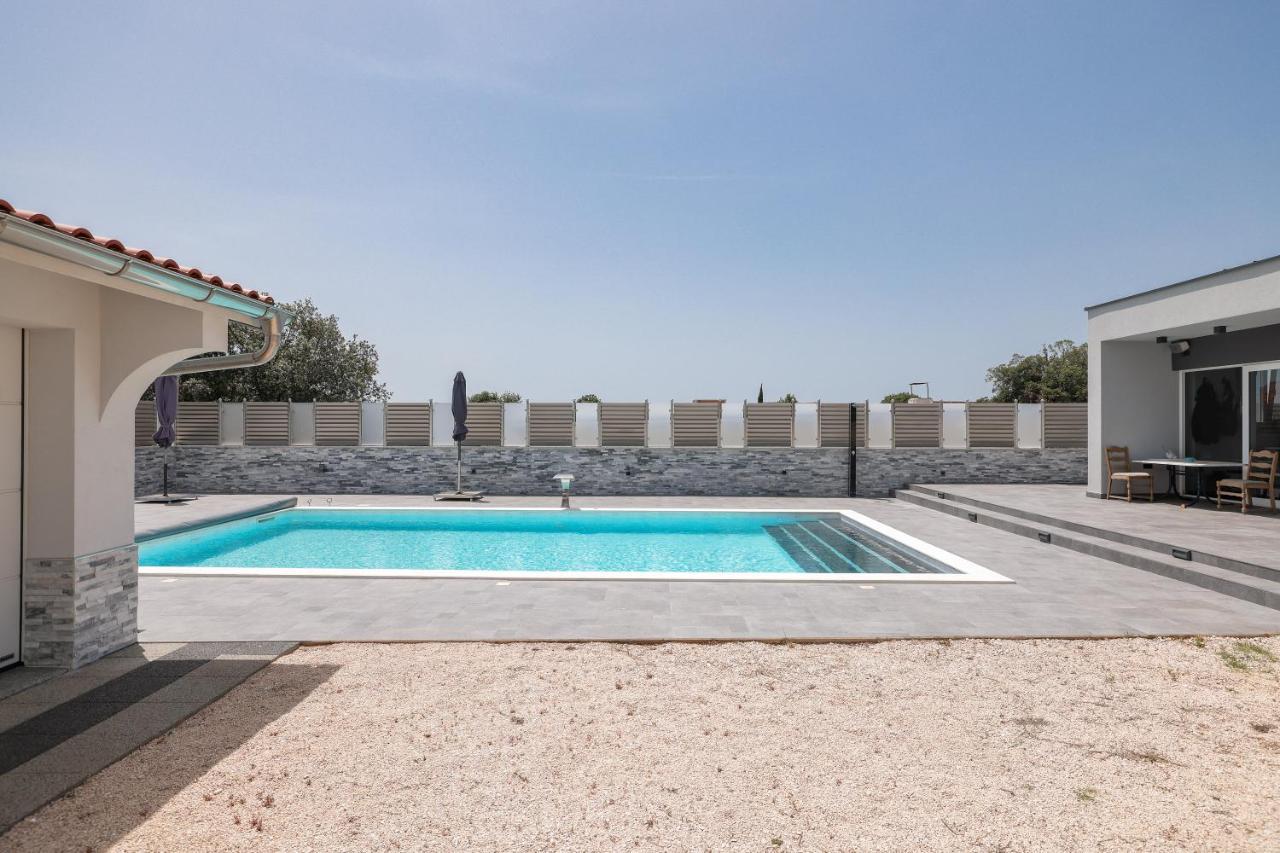 Apartments Nicola With Private Pool Bibinje Exteriör bild